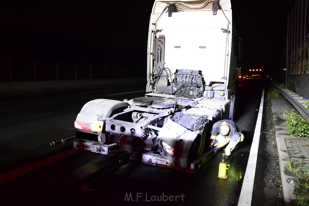 LKW Verfolgung A 3 Rich Oberhausen gestellt mit Nagelbrett Hoehe AS Koeln Dellbrueck P46.JPG - Miklos Laubert